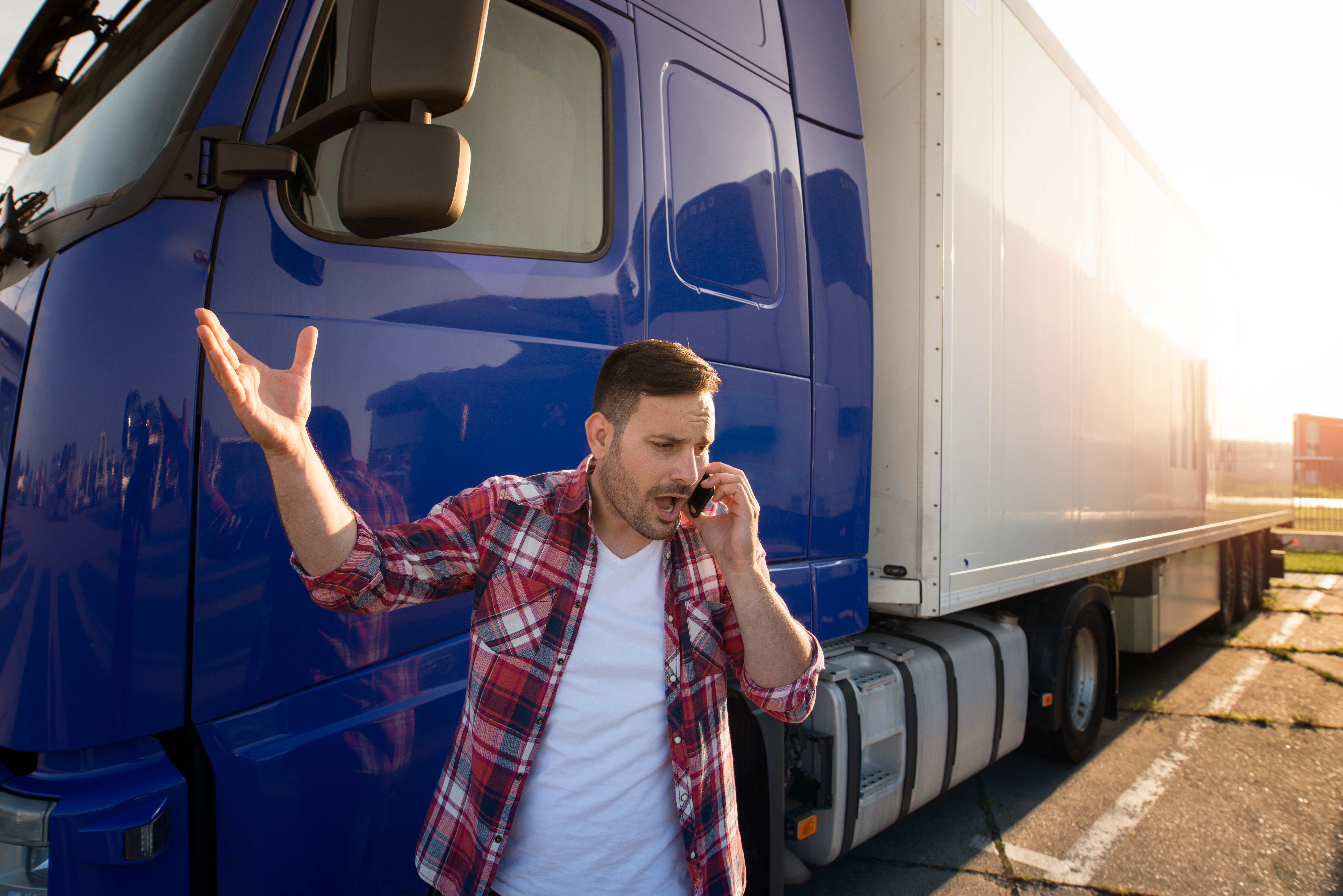 Владелец грузовика. Truck Driver. Иностранные перевозчики. Иностранный водитель. Я дальнобойщик я шофер со стажем.